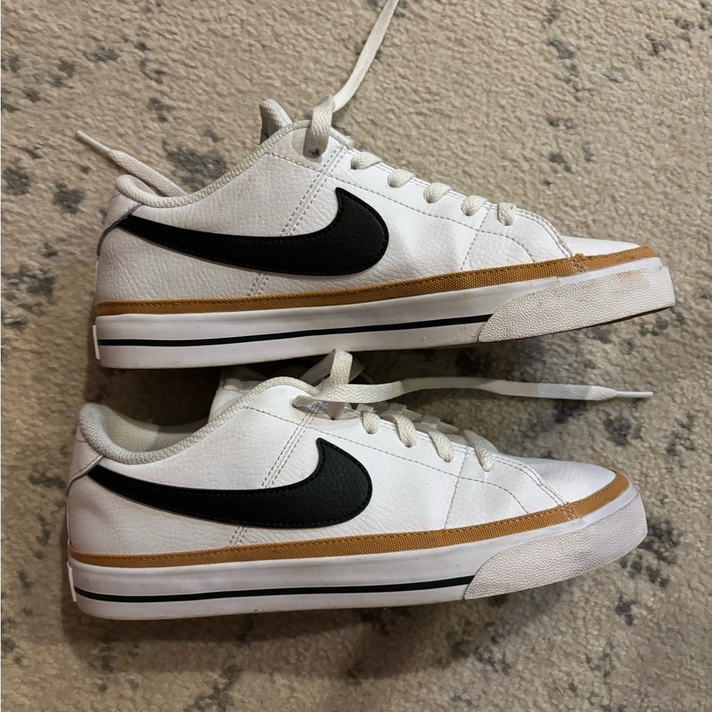 Nike Court Legacy